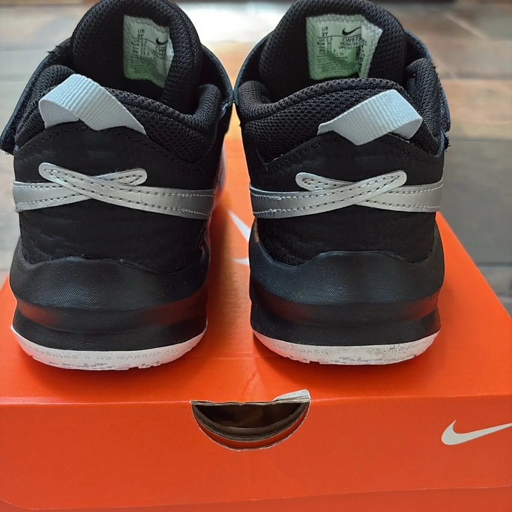 Nike Team Hustle D10 PS- Size 3y - Picture 5 of 8